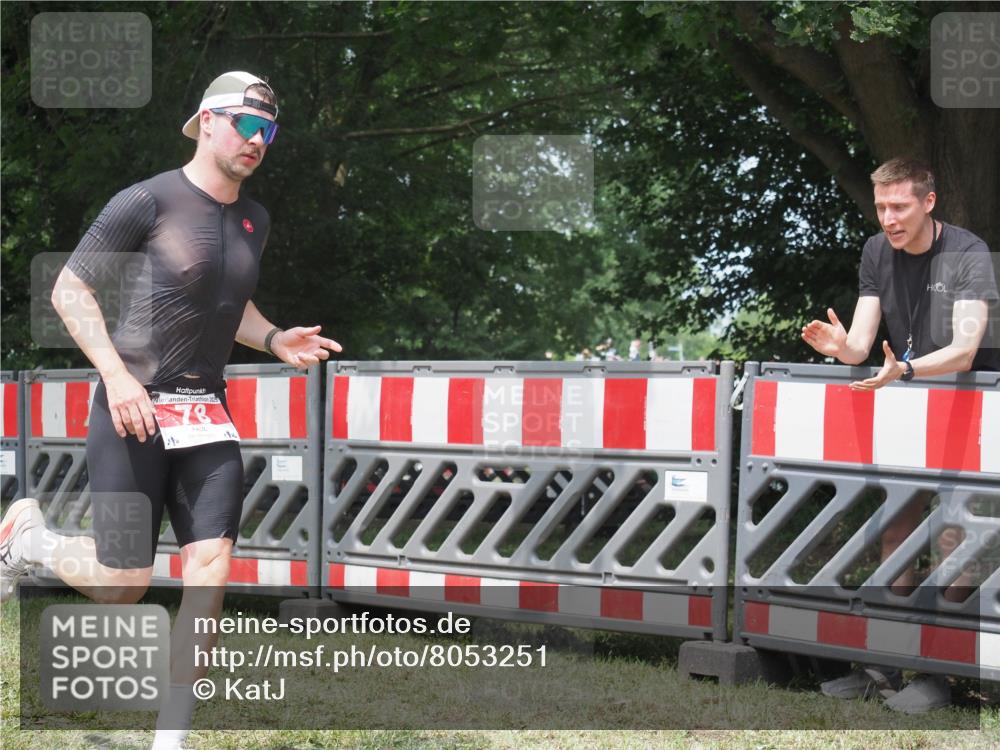 21.06.2025 - 27. Vierlanden-Triathlon KatJ http://msf.ph/oto/8053251 15.06.2025 12:21:05 Ziel 78, 120 meine-sportfotos.de
