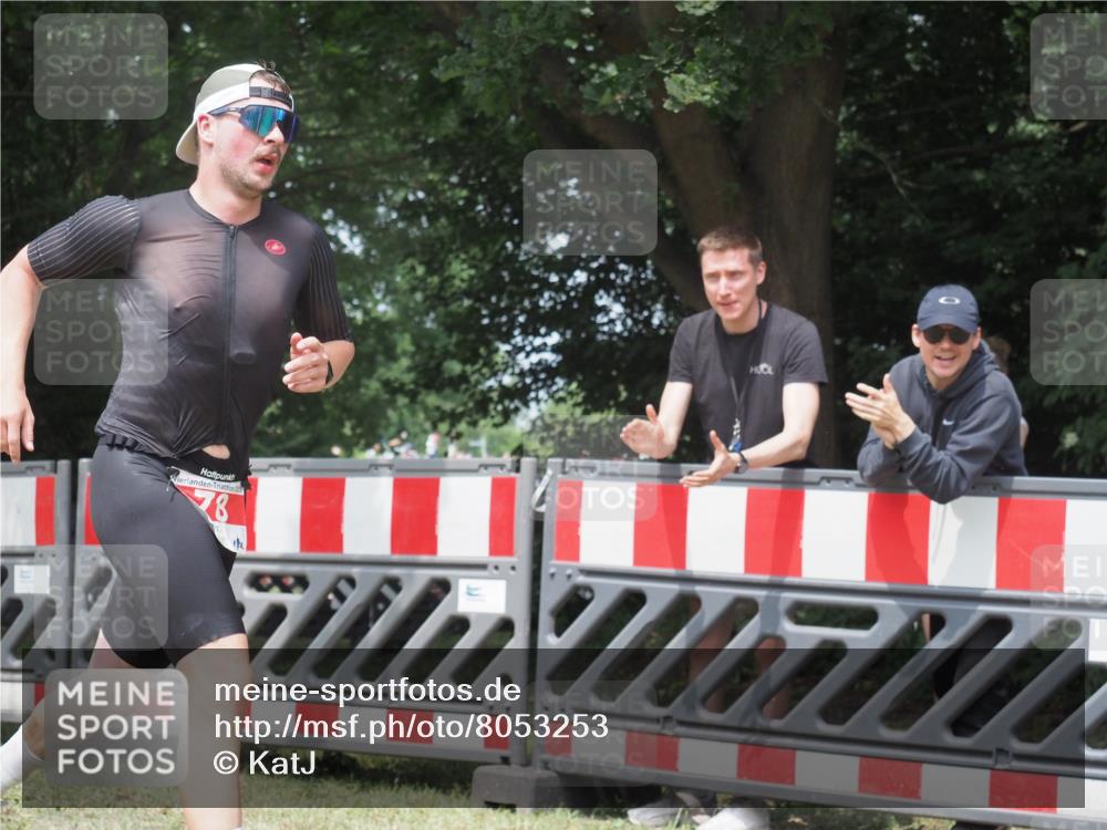 21.06.2025 - 27. Vierlanden-Triathlon KatJ http://msf.ph/oto/8053253 15.06.2025 12:21:05 Ziel 78, 120 meine-sportfotos.de