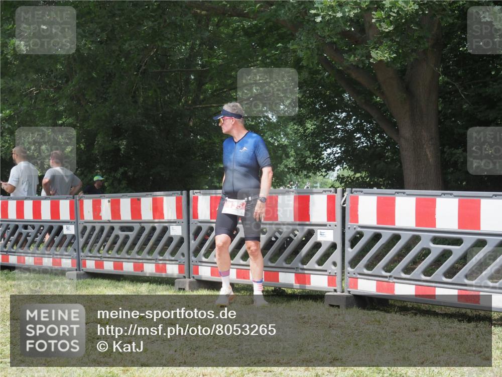 21.06.2025 - 27. Vierlanden-Triathlon KatJ http://msf.ph/oto/8053265 15.06.2025 12:23:07 Ziel  meine-sportfotos.de