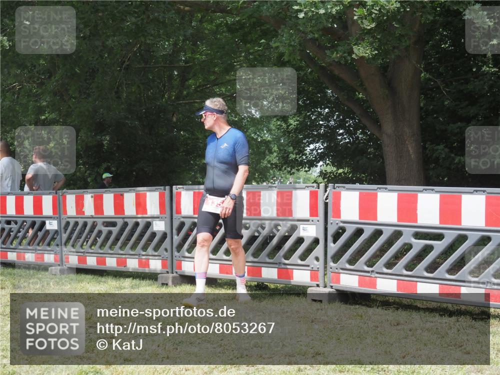 21.06.2025 - 27. Vierlanden-Triathlon KatJ http://msf.ph/oto/8053267 15.06.2025 12:23:07 Ziel  meine-sportfotos.de