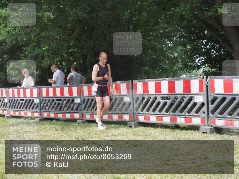 21.06.2025 - 27. Vierlanden-Triathlon KatJ http://msf.ph/oto/8053269 15.06.2025 12:23:14 Ziel 168 meine-sportfotos.de