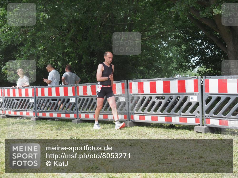 21.06.2025 - 27. Vierlanden-Triathlon KatJ http://msf.ph/oto/8053271 15.06.2025 12:23:14 Ziel 168 meine-sportfotos.de