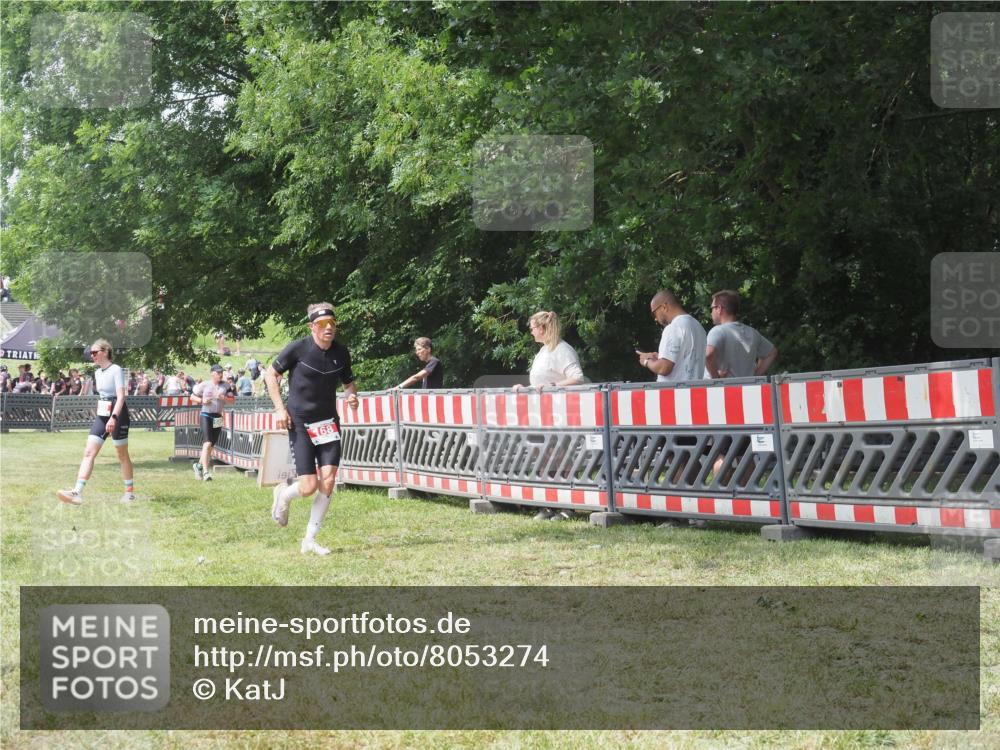 21.06.2025 - 27. Vierlanden-Triathlon KatJ http://msf.ph/oto/8053274 15.06.2025 12:23:19 Ziel 168 meine-sportfotos.de