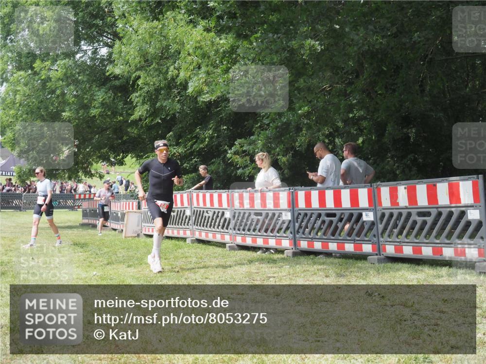21.06.2025 - 27. Vierlanden-Triathlon KatJ http://msf.ph/oto/8053275 15.06.2025 12:23:19 Ziel 168 meine-sportfotos.de