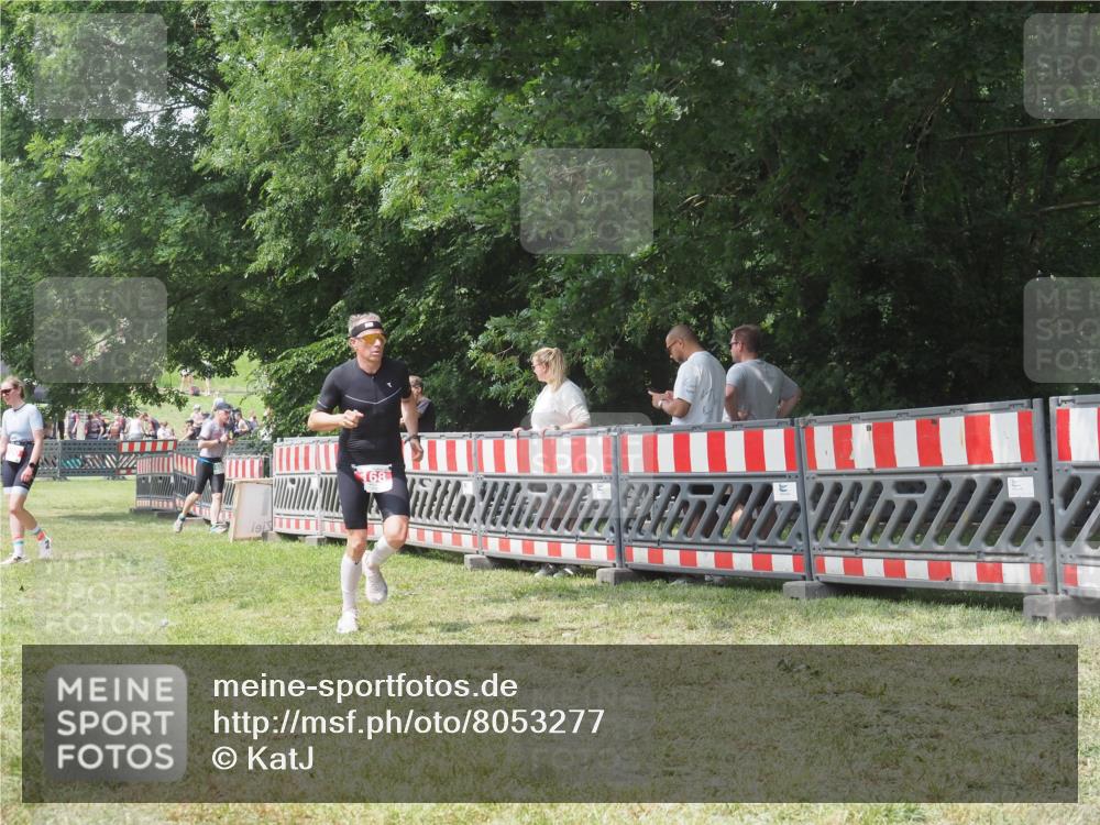 21.06.2025 - 27. Vierlanden-Triathlon KatJ http://msf.ph/oto/8053277 15.06.2025 12:23:19 Ziel 168 meine-sportfotos.de