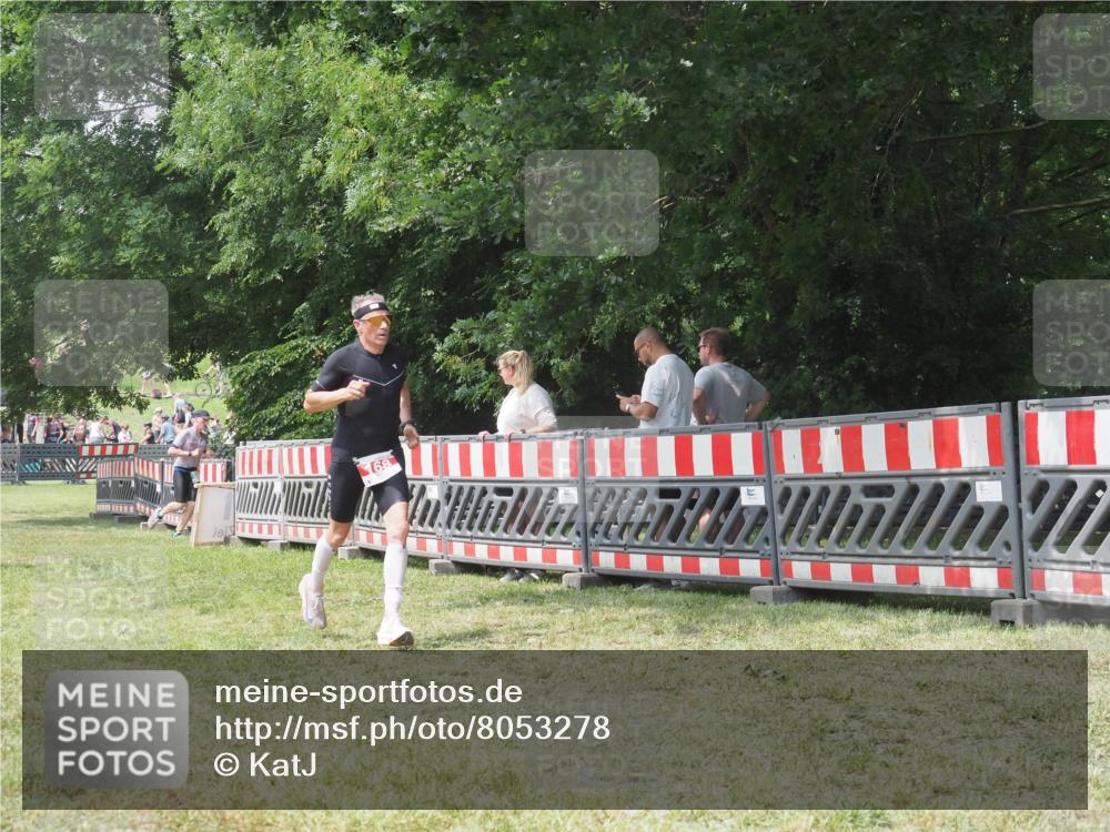 21.06.2025 - 27. Vierlanden-Triathlon KatJ http://msf.ph/oto/8053278 15.06.2025 12:23:20 Ziel 168 meine-sportfotos.de