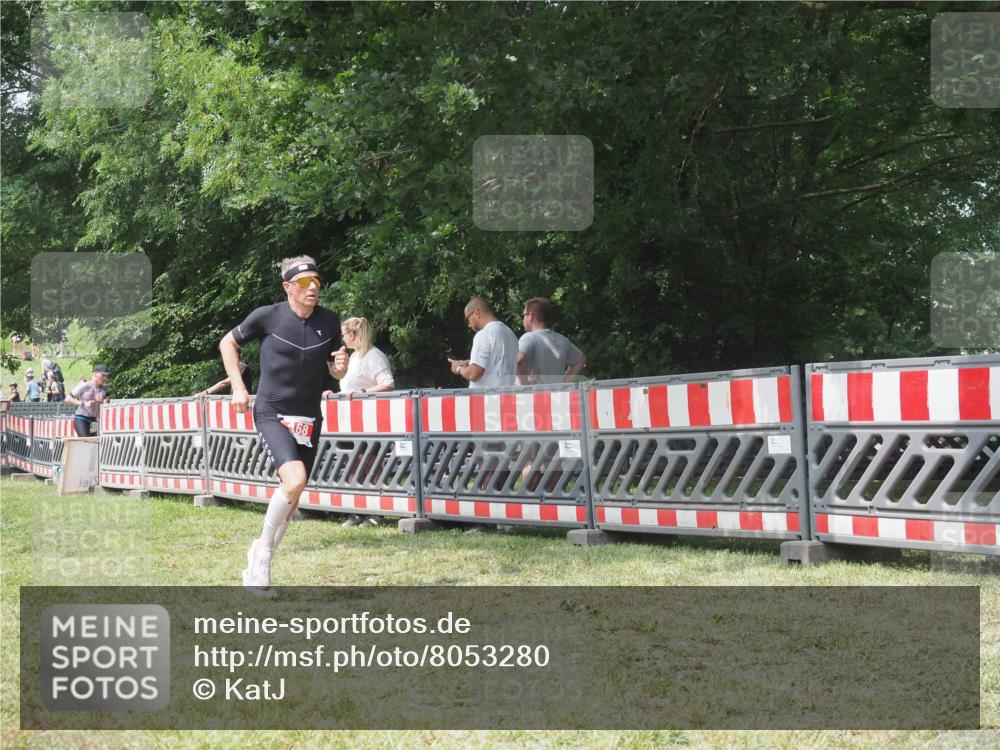 21.06.2025 - 27. Vierlanden-Triathlon KatJ http://msf.ph/oto/8053280 15.06.2025 12:23:20 Ziel 168 meine-sportfotos.de