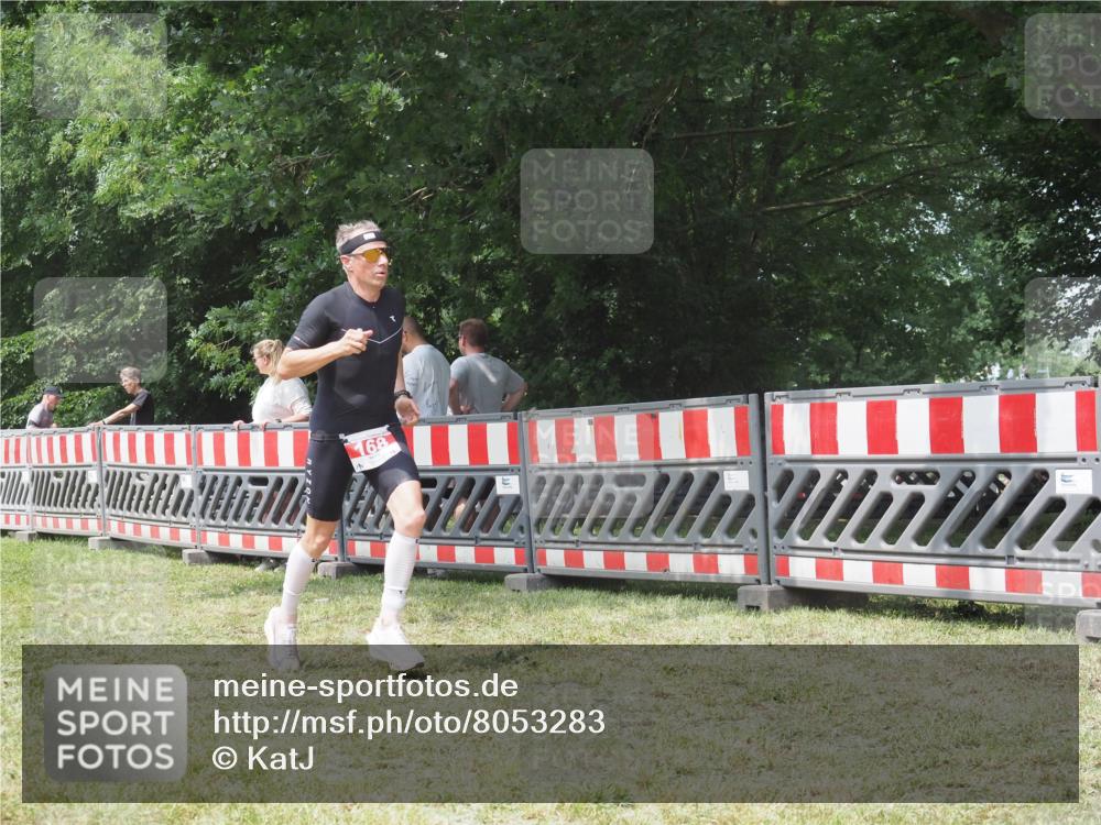 21.06.2025 - 27. Vierlanden-Triathlon KatJ http://msf.ph/oto/8053283 15.06.2025 12:23:20 Ziel 168 meine-sportfotos.de