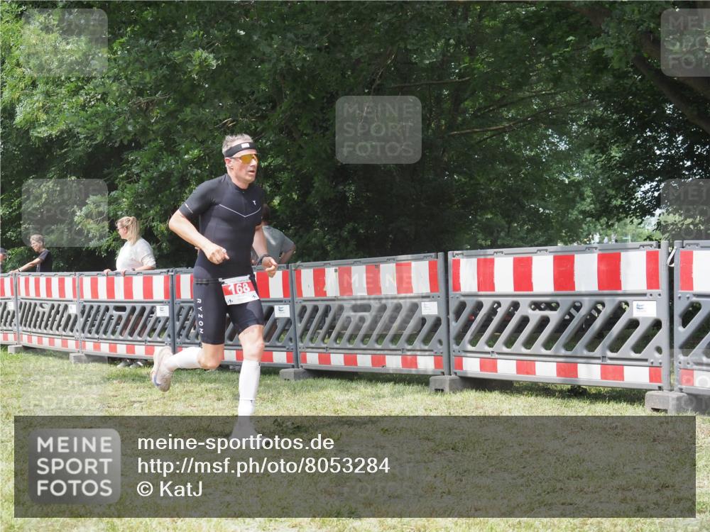 21.06.2025 - 27. Vierlanden-Triathlon KatJ http://msf.ph/oto/8053284 15.06.2025 12:23:20 Ziel 168 meine-sportfotos.de