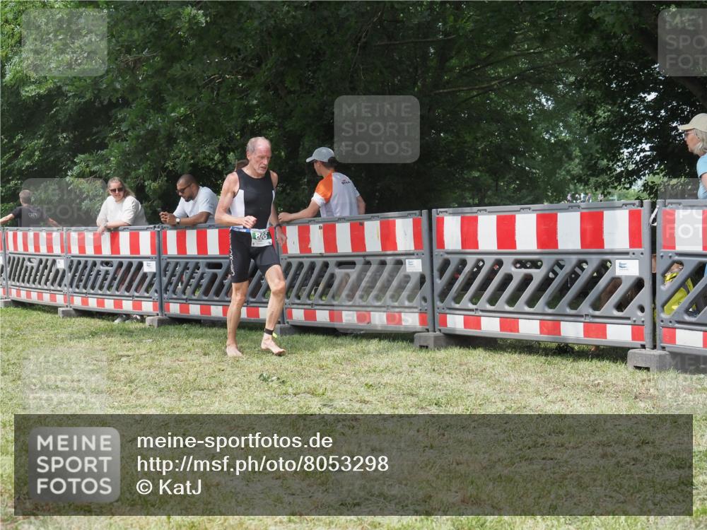 21.06.2025 - 27. Vierlanden-Triathlon KatJ http://msf.ph/oto/8053298 15.06.2025 12:24:42 Ziel 17, 866 meine-sportfotos.de