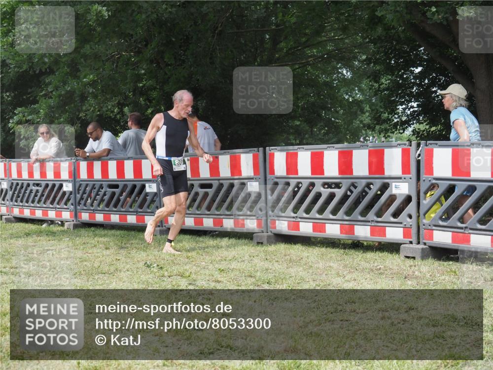 21.06.2025 - 27. Vierlanden-Triathlon KatJ http://msf.ph/oto/8053300 15.06.2025 12:24:42 Ziel 17, 866 meine-sportfotos.de