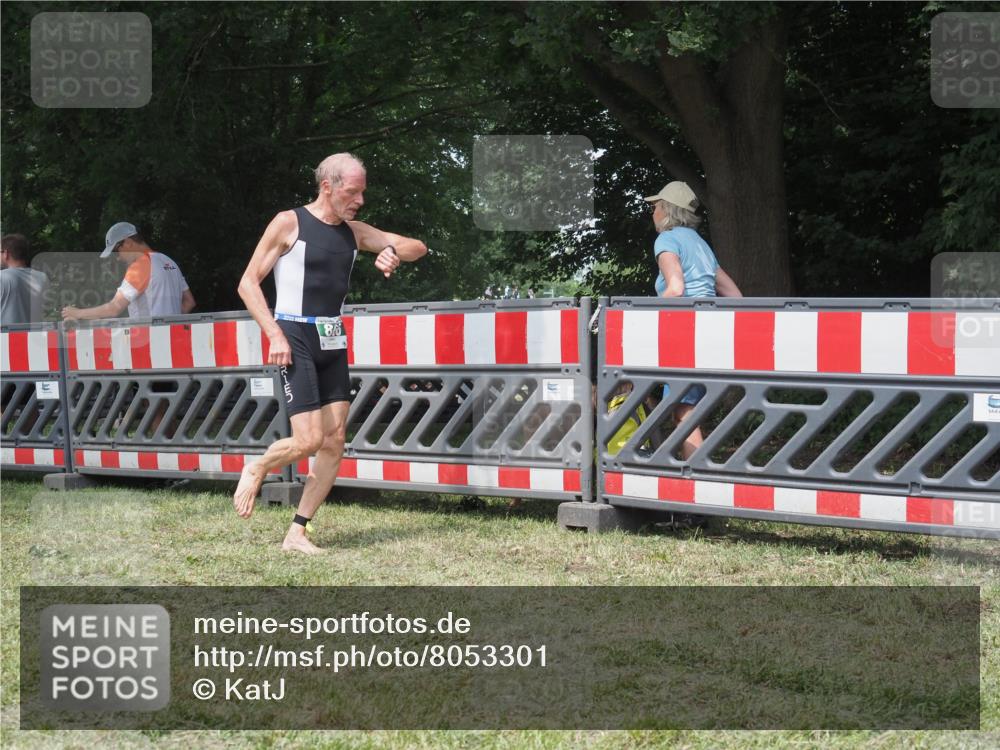 21.06.2025 - 27. Vierlanden-Triathlon KatJ http://msf.ph/oto/8053301 15.06.2025 12:24:43 Ziel 17, 866 meine-sportfotos.de