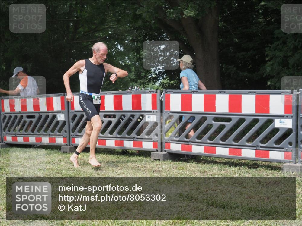 21.06.2025 - 27. Vierlanden-Triathlon KatJ http://msf.ph/oto/8053302 15.06.2025 12:24:43 Ziel 17, 866 meine-sportfotos.de