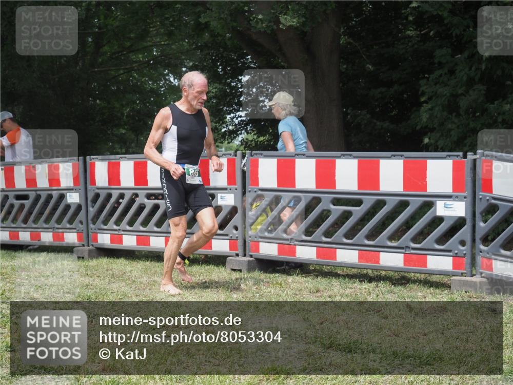 21.06.2025 - 27. Vierlanden-Triathlon KatJ http://msf.ph/oto/8053304 15.06.2025 12:24:43 Ziel 17, 866 meine-sportfotos.de