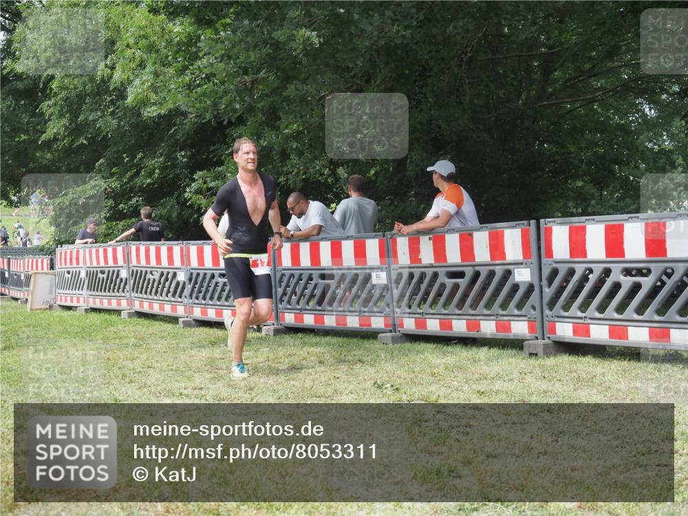 21.06.2025 - 27. Vierlanden-Triathlon KatJ http://msf.ph/oto/8053311 15.06.2025 12:24:49 Ziel 17 meine-sportfotos.de