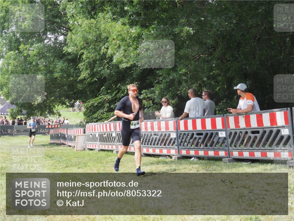 21.06.2025 - 27. Vierlanden-Triathlon KatJ http://msf.ph/oto/8053322 15.06.2025 12:25:38 Ziel 773 meine-sportfotos.de