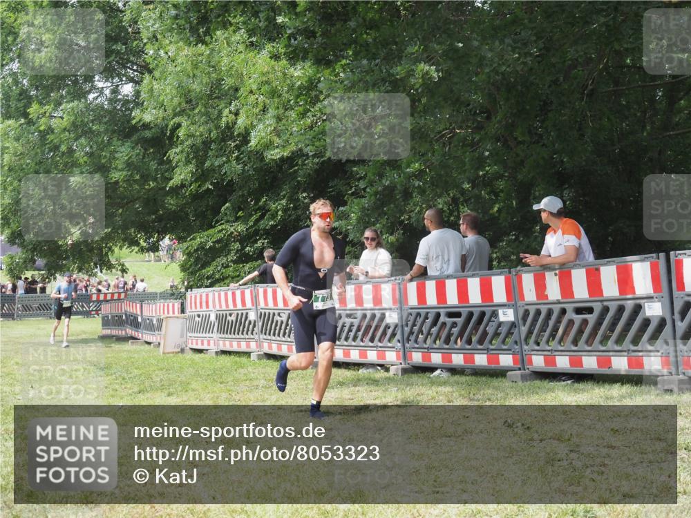 21.06.2025 - 27. Vierlanden-Triathlon KatJ http://msf.ph/oto/8053323 15.06.2025 12:25:38 Ziel 773 meine-sportfotos.de