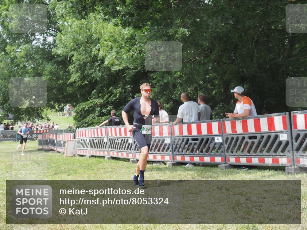 21.06.2025 - 27. Vierlanden-Triathlon KatJ http://msf.ph/oto/8053324 15.06.2025 12:25:38 Ziel 773 meine-sportfotos.de