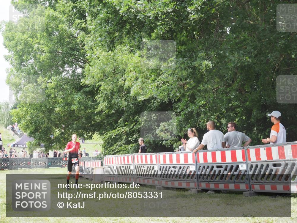 21.06.2025 - 27. Vierlanden-Triathlon KatJ http://msf.ph/oto/8053331 15.06.2025 12:27:18 Ziel 80 meine-sportfotos.de