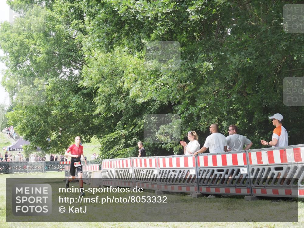 21.06.2025 - 27. Vierlanden-Triathlon KatJ http://msf.ph/oto/8053332 15.06.2025 12:27:18 Ziel 80 meine-sportfotos.de
