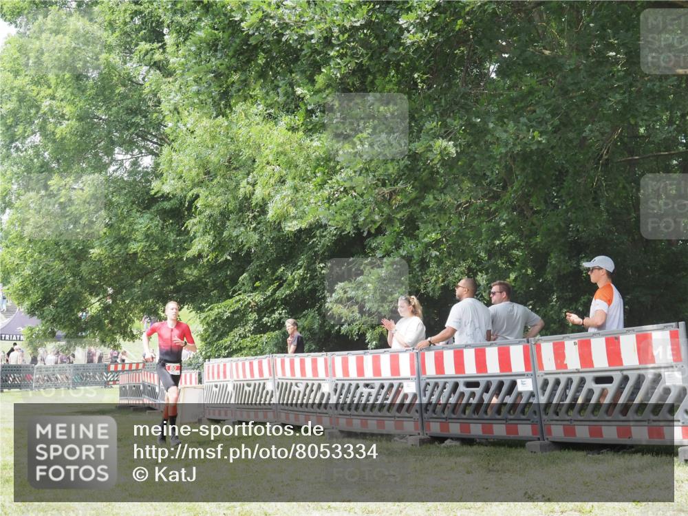 21.06.2025 - 27. Vierlanden-Triathlon KatJ http://msf.ph/oto/8053334 15.06.2025 12:27:18 Ziel 80 meine-sportfotos.de