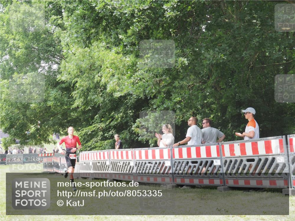 21.06.2025 - 27. Vierlanden-Triathlon KatJ http://msf.ph/oto/8053335 15.06.2025 12:27:18 Ziel 80 meine-sportfotos.de