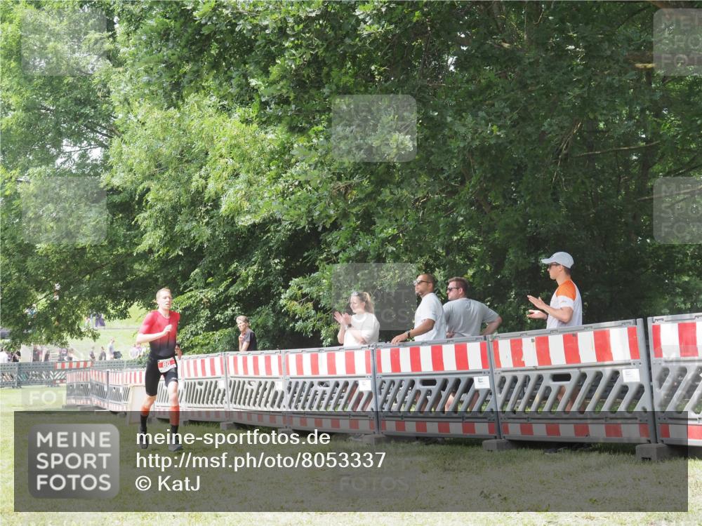 21.06.2025 - 27. Vierlanden-Triathlon KatJ http://msf.ph/oto/8053337 15.06.2025 12:27:18 Ziel 80 meine-sportfotos.de