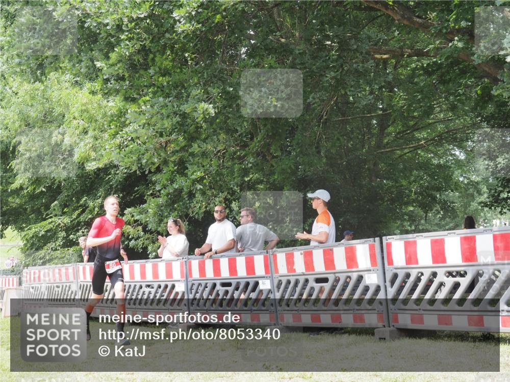 21.06.2025 - 27. Vierlanden-Triathlon KatJ http://msf.ph/oto/8053340 15.06.2025 12:27:19 Ziel 80 meine-sportfotos.de