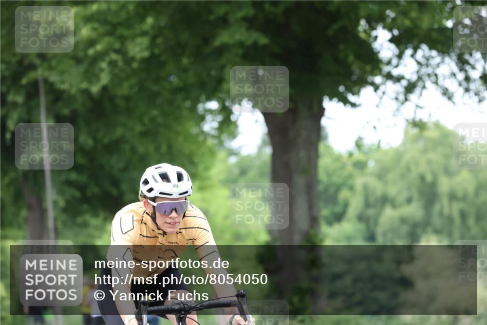 15.06.2025 - 7 Türme Triathlon Yannick Fuchs http://msf.ph/oto/8054050 15.06.2025 13:48:45 Radfahren 810 meine-sportfotos.de