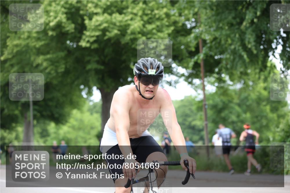 15.06.2025 - 7 Türme Triathlon Yannick Fuchs http://msf.ph/oto/8054669 15.06.2025 13:56:22 Radfahren 393 meine-sportfotos.de