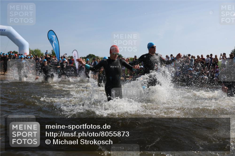 22.06.2025 - Viking Triathlon Michael Strokosch http://msf.ph/oto/8055873 22.06.2025 10:00:24 Schwimmen 6, 10, 14, 15, 28, 46, 49, 52, 81, 122, 152, 175, 176, 198, 230, 286, 288, 329, 367, 420, 455, 473, 485, 544, 557, 610, 611, 617, 661 meine-sportfotos.de