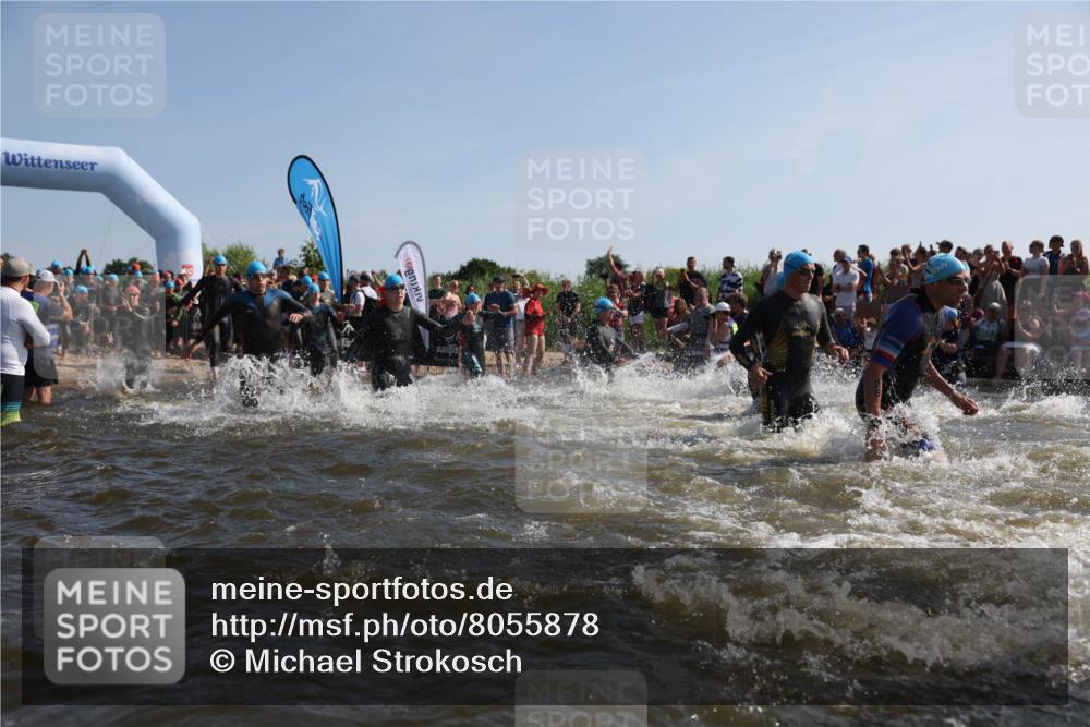 22.06.2025 - Viking Triathlon Michael Strokosch http://msf.ph/oto/8055878 22.06.2025 10:00:26 Schwimmen 1, 6, 10, 13, 14, 15, 28, 30, 46, 49, 52, 81, 152, 175, 176, 198, 230, 286, 288, 367, 374, 420, 455, 473, 534, 544, 557, 610, 611, 617, 661 meine-sportfotos.de