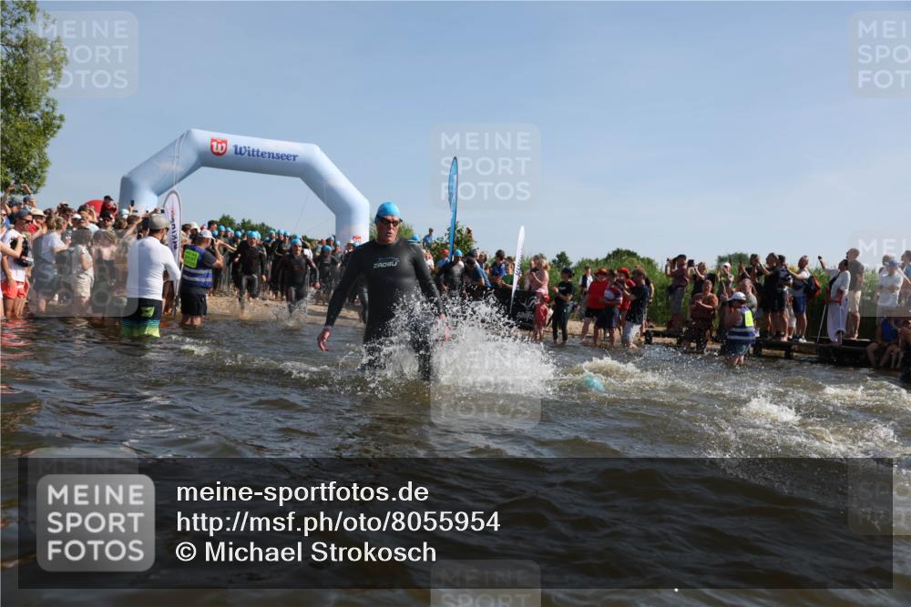 22.06.2025 - Viking Triathlon Michael Strokosch http://msf.ph/oto/8055954 22.06.2025 10:01:02 Schwimmen 12, 50, 63, 90, 113, 124, 236, 243, 294, 300, 347, 350, 384, 458, 658 meine-sportfotos.de