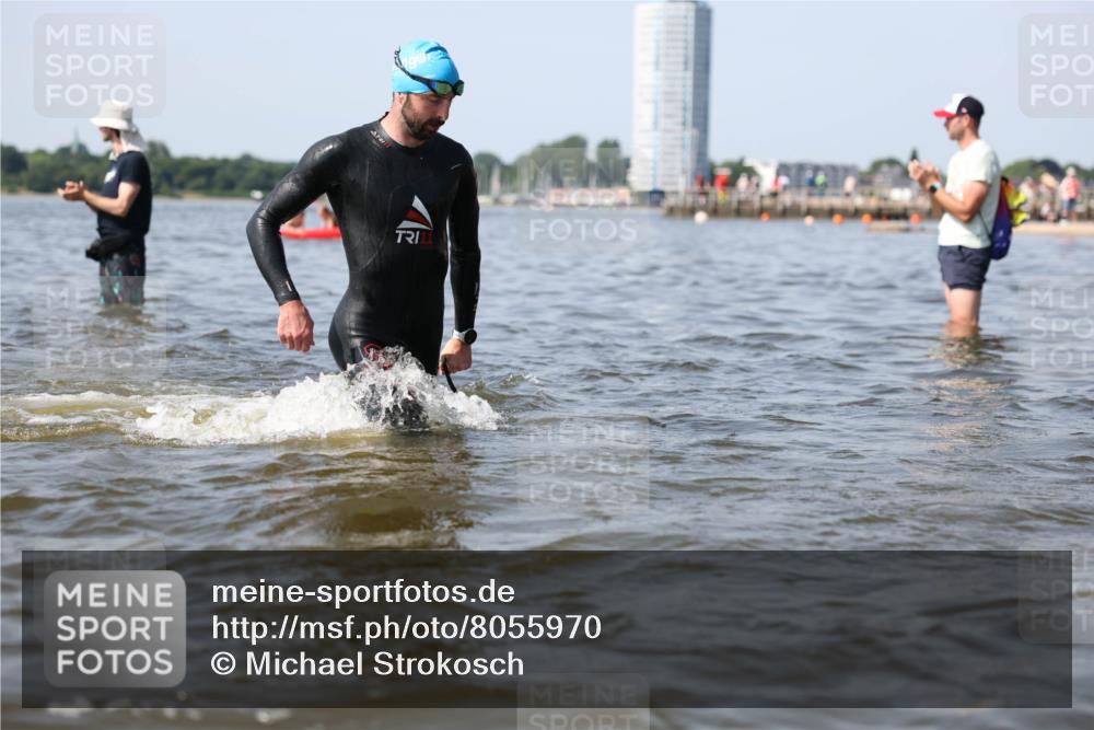 22.06.2025 - Viking Triathlon Michael Strokosch http://msf.ph/oto/8055970 22.06.2025 10:29:10 Schwimmen 7, 11, 12, 33, 152, 200, 310, 384, 458, 604, 652 meine-sportfotos.de