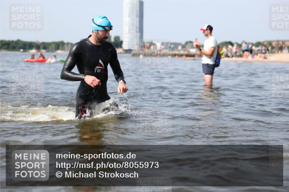 22.06.2025 - Viking Triathlon Michael Strokosch http://msf.ph/oto/8055973 22.06.2025 10:29:11 Schwimmen 7, 11, 12, 30, 33, 152, 200, 310, 384, 458, 604, 652 meine-sportfotos.de