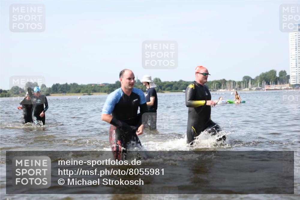 22.06.2025 - Viking Triathlon Michael Strokosch http://msf.ph/oto/8055981 22.06.2025 10:29:14 Schwimmen 7, 11, 12, 30, 33, 200, 243, 310, 458, 652 meine-sportfotos.de