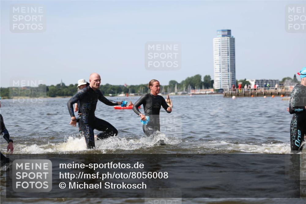22.06.2025 - Viking Triathlon Michael Strokosch http://msf.ph/oto/8056008 22.06.2025 10:29:20 Schwimmen 7, 11, 30, 33, 243, 458, 612, 652 meine-sportfotos.de