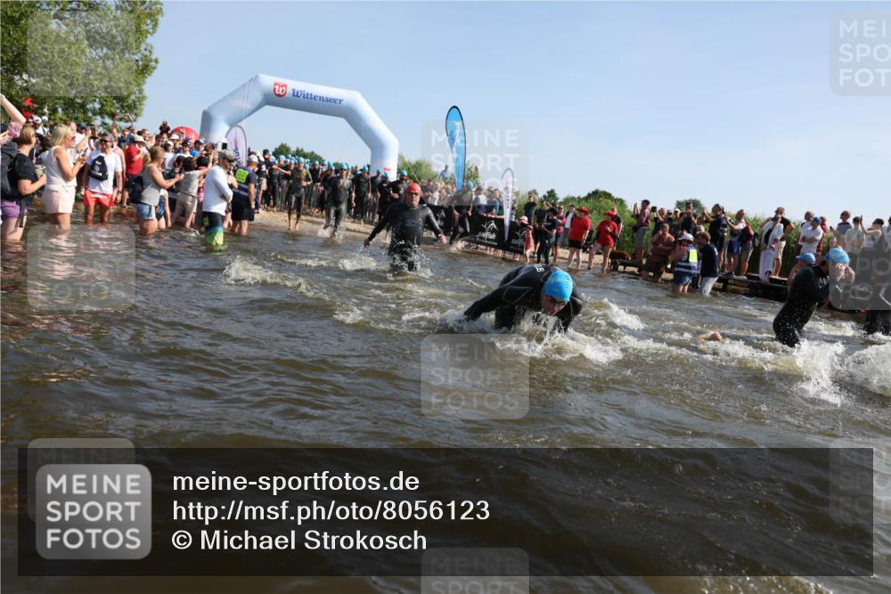22.06.2025 - Viking Triathlon Michael Strokosch http://msf.ph/oto/8056123 22.06.2025 10:01:53 Schwimmen 3, 17, 33, 80, 91, 125, 158, 170, 271, 304, 310, 355, 496, 551, 555, 618 meine-sportfotos.de