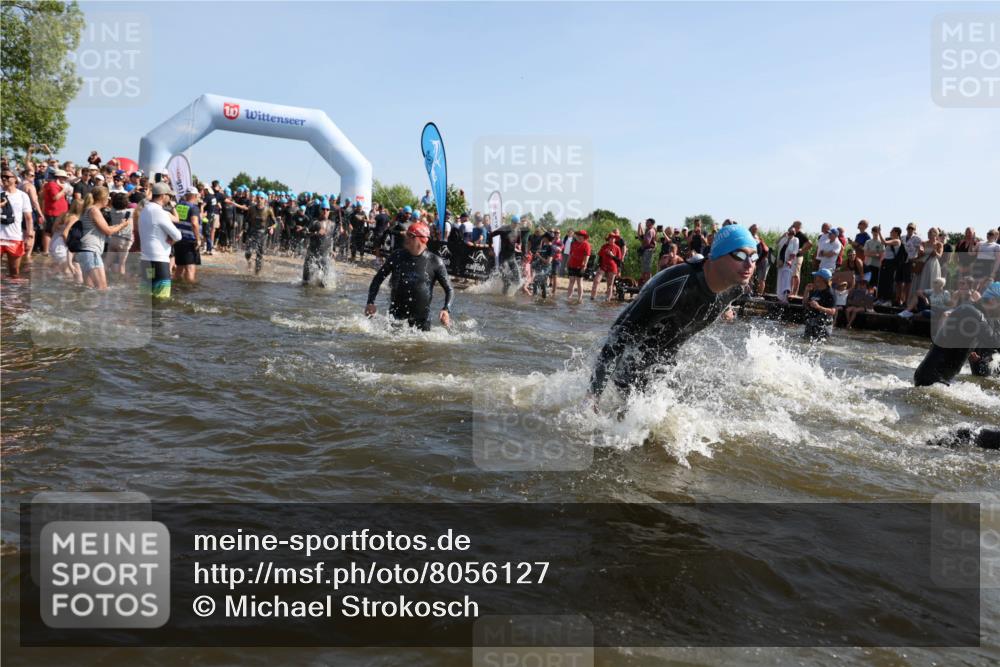 22.06.2025 - Viking Triathlon Michael Strokosch http://msf.ph/oto/8056127 22.06.2025 10:01:53 Schwimmen 3, 17, 33, 80, 91, 125, 158, 170, 271, 304, 310, 355, 496, 551, 555, 618 meine-sportfotos.de