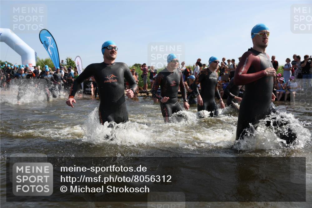 22.06.2025 - Viking Triathlon Michael Strokosch http://msf.ph/oto/8056312 22.06.2025 10:02:43 Schwimmen 98, 114, 161, 193, 264, 323, 366, 427, 429, 430, 486, 513, 546, 552 meine-sportfotos.de