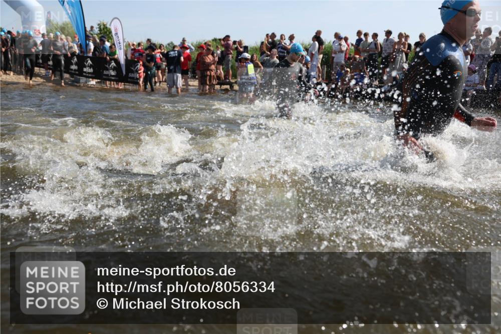 22.06.2025 - Viking Triathlon Michael Strokosch http://msf.ph/oto/8056334 22.06.2025 10:02:47 Schwimmen 40, 98, 161, 164, 264, 323, 340, 366, 427, 429, 430, 486, 548, 552, 608 meine-sportfotos.de