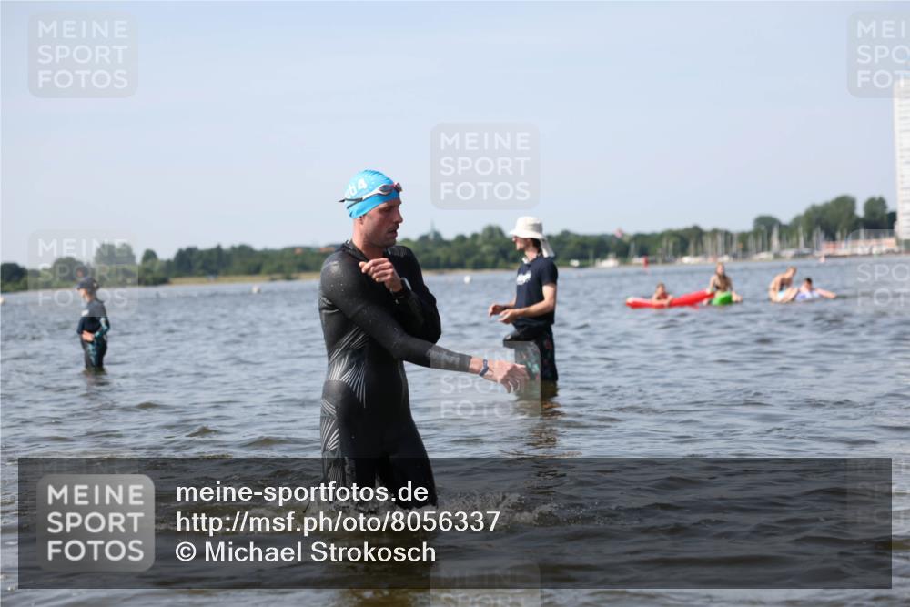 22.06.2025 - Viking Triathlon Michael Strokosch http://msf.ph/oto/8056337 22.06.2025 10:30:41 Schwimmen 13, 188, 444, 551, 630, 651 meine-sportfotos.de