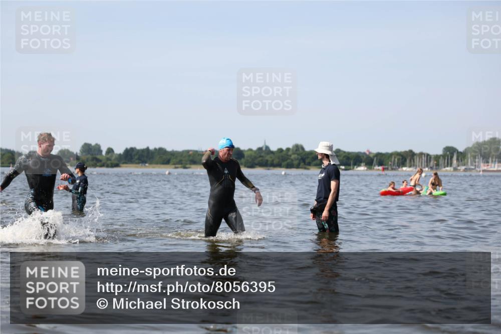 22.06.2025 - Viking Triathlon Michael Strokosch http://msf.ph/oto/8056395 22.06.2025 10:30:56 Schwimmen 45, 162, 237, 347, 352, 444, 510, 549, 630 meine-sportfotos.de