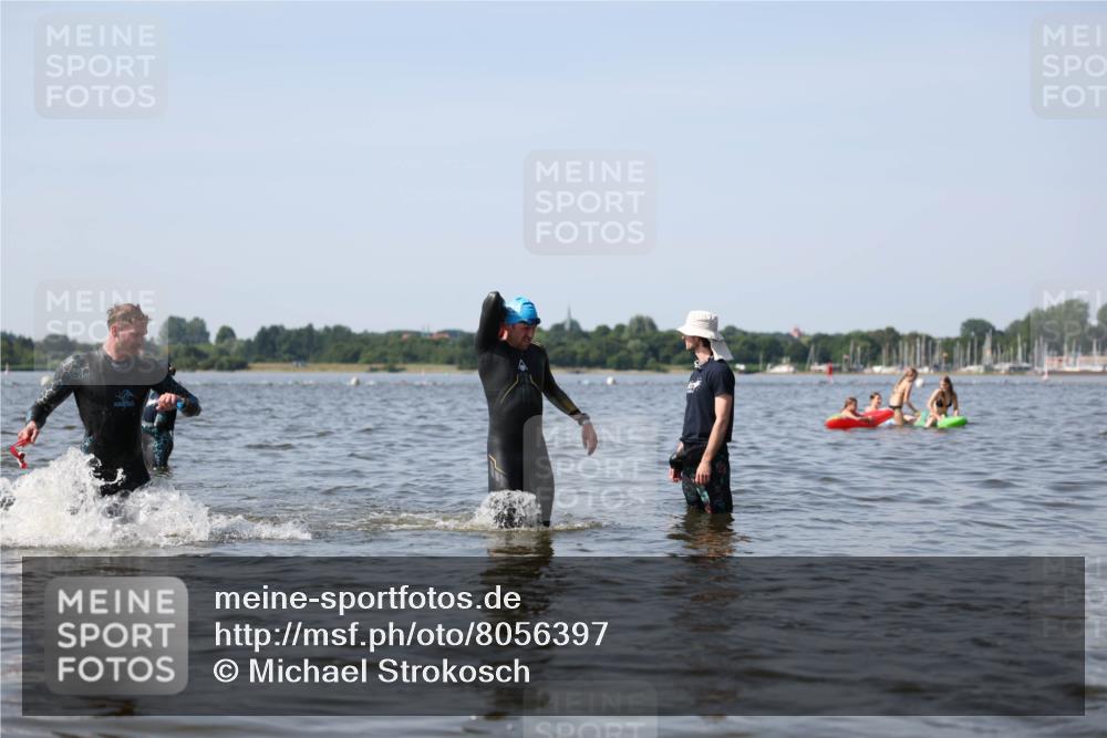 22.06.2025 - Viking Triathlon Michael Strokosch http://msf.ph/oto/8056397 22.06.2025 10:30:56 Schwimmen 45, 162, 237, 347, 352, 444, 510, 549, 630 meine-sportfotos.de