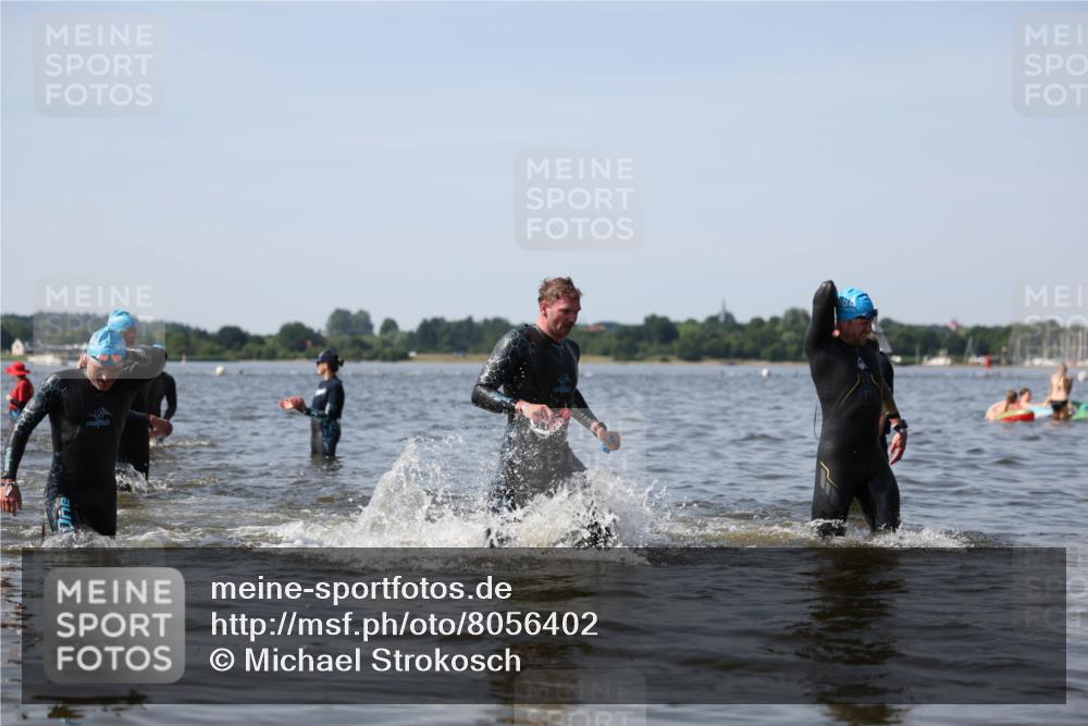 22.06.2025 - Viking Triathlon Michael Strokosch http://msf.ph/oto/8056402 22.06.2025 10:30:58 Schwimmen 45, 162, 237, 347, 352, 444, 510, 549, 630 meine-sportfotos.de