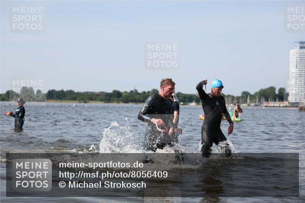 22.06.2025 - Viking Triathlon Michael Strokosch http://msf.ph/oto/8056409 22.06.2025 10:30:58 Schwimmen 45, 162, 237, 347, 352, 444, 510, 549, 630 meine-sportfotos.de