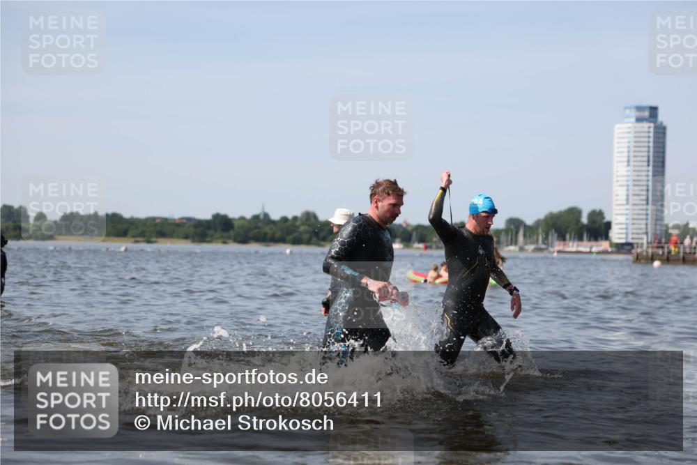 22.06.2025 - Viking Triathlon Michael Strokosch http://msf.ph/oto/8056411 22.06.2025 10:30:58 Schwimmen 45, 162, 237, 347, 352, 444, 510, 549, 630 meine-sportfotos.de