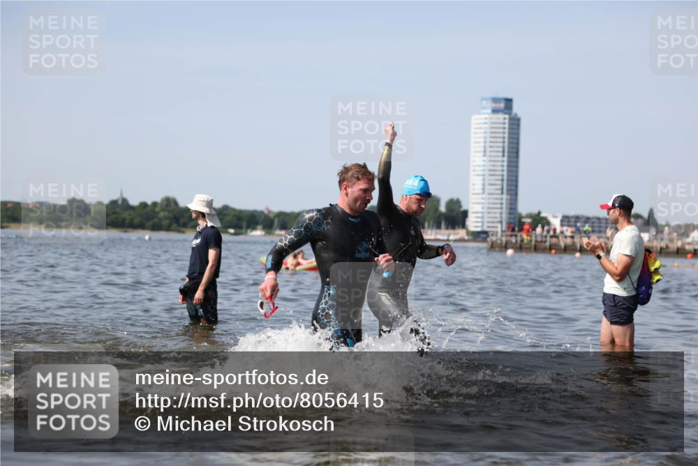 22.06.2025 - Viking Triathlon Michael Strokosch http://msf.ph/oto/8056415 22.06.2025 10:30:59 Schwimmen 45, 162, 237, 347, 352, 444, 510, 549 meine-sportfotos.de