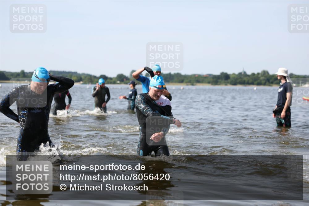 22.06.2025 - Viking Triathlon Michael Strokosch http://msf.ph/oto/8056420 22.06.2025 10:31:01 Schwimmen 45, 162, 237, 330, 347, 352, 510, 549 meine-sportfotos.de