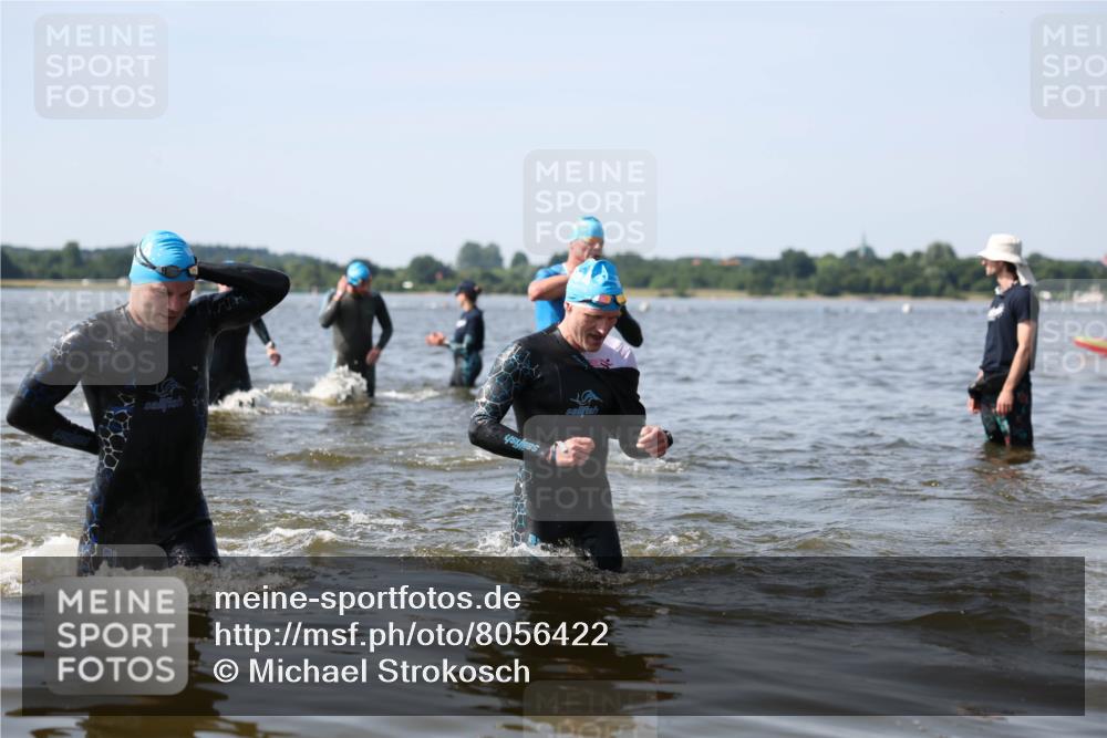 22.06.2025 - Viking Triathlon Michael Strokosch http://msf.ph/oto/8056422 22.06.2025 10:31:01 Schwimmen 45, 162, 237, 330, 347, 352, 510, 549 meine-sportfotos.de